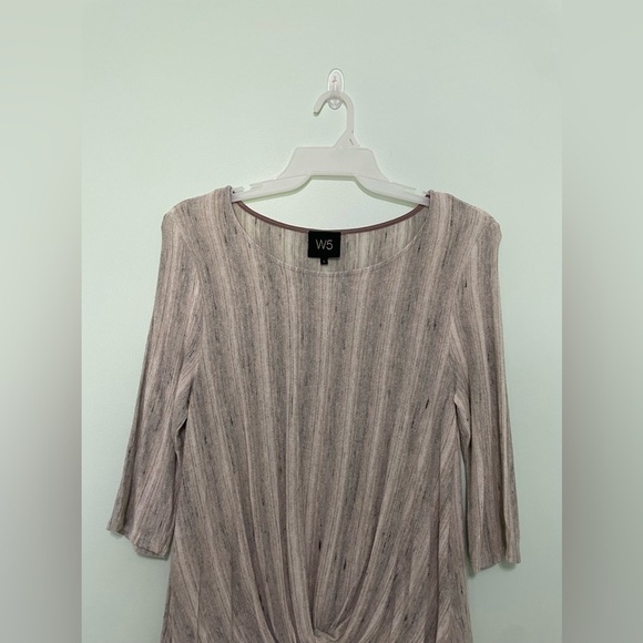 WS size L top with gathered lower bottom front. Lightweight and super cute - Picture 6 of 8